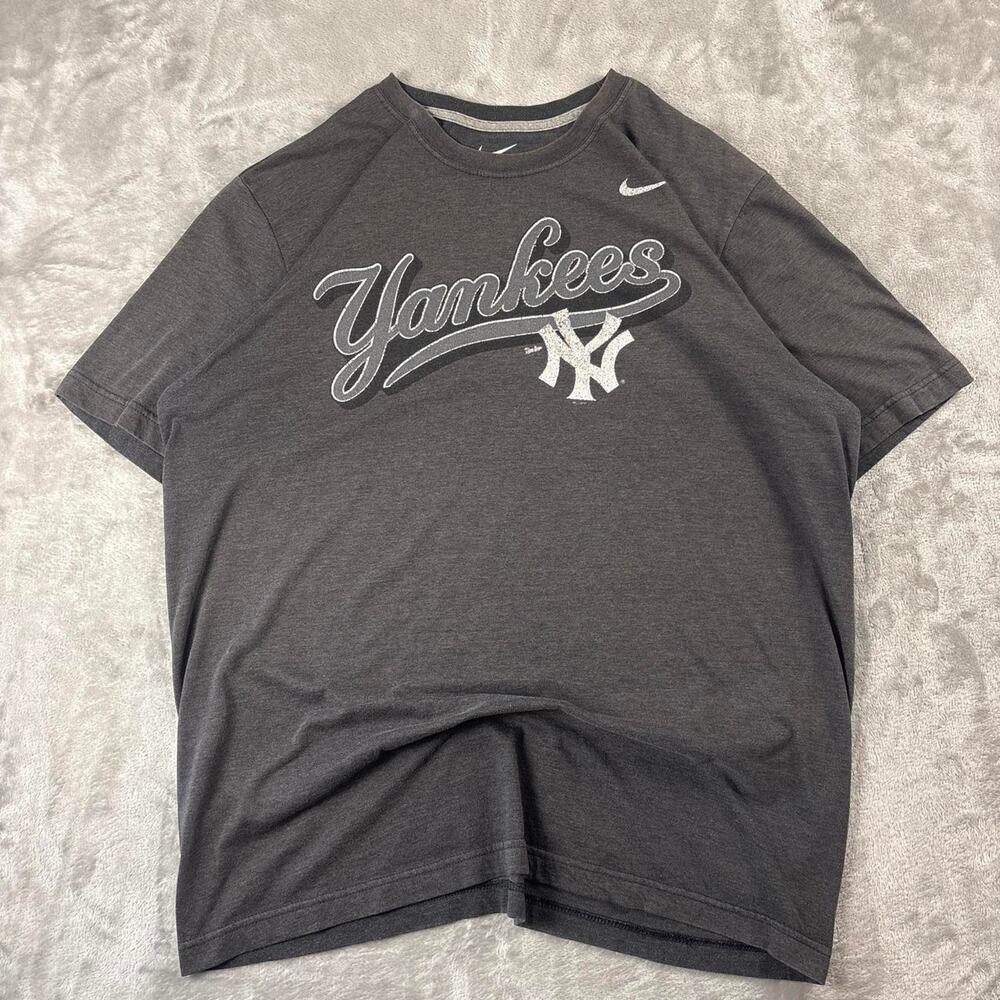 Nike New York Yankees T-Shirt Men’s XL Black Sun Faded Distressed MLB